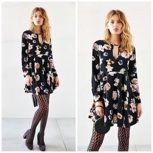 New Urban Outfitters Tea Floral dress